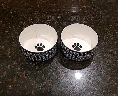 SET OF 2 Signature Housewares 6" BLACK ARROW 32 oz Stoneware Pet Food Bowls - Image 1 of 4