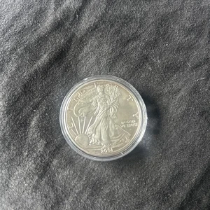 1oz Liberty Dollar .999 Fine Silver Coin Bullion American Eagle 2001 - Picture 1 of 2