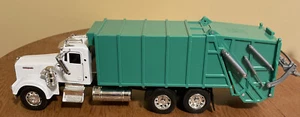 New Ray Kenworth W900 Garbage Truck 1:32 Diecast Model White/ Green - Picture 1 of 8