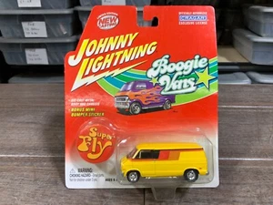 Johnny Lightning BOOGIE VANS 1977 DODGE D-150 YELLOW SUPER FLY - Picture 1 of 1