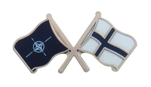 Finland Flag & NATO Flag Friendship Courtesy Pin Badge - Picture 1 of 3