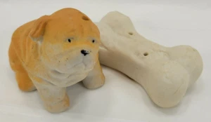 Bulldogge Shar Pei Hund mit Knochen Biskuit Vintage Salz & Pfefferstreuer Made in Taiwan - Bild 1 von 11