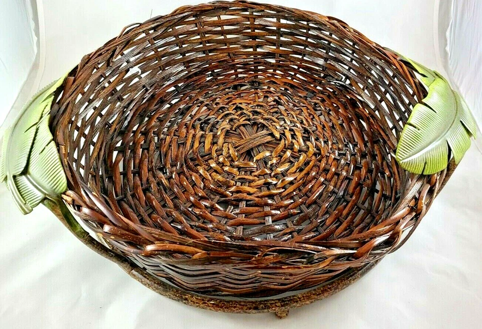 LARGE ROUND WOVEN BASKET IN DECORATED FRAME - 17" - Image 1 of 4