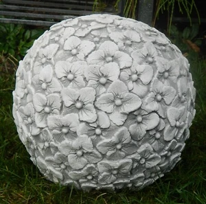 Beton Figur Kugel mit Blumenmotiv H 21 cm Dekoelement und Gartenfigur Gartendeko - Bild 1 von 2
