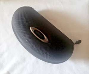Oakley Vault Glasses/Goggles Case Zipper Closure Hard Shell Nylon Black - Picture 1 of 5