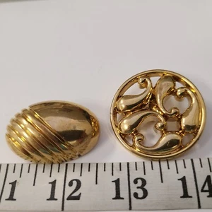 UNIQUE VINTAGE BUTTONS SET OF 2 BIG GOLD TUZ3157 LAST! - Picture 1 of 2