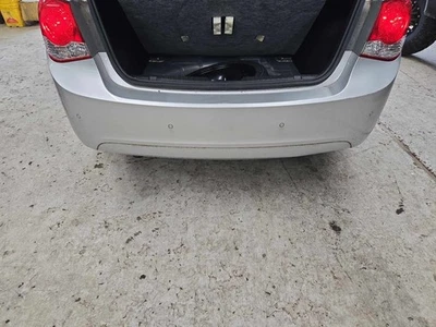 Used Rear Bumper Assembly Rear fits: 2011 Chevrolet Cruze w/o RS package w/rear Foto 1 de 4