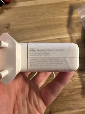 Apple MagSafe 2 85W 4,25A Ladeadapter für MacBook Pro - Weiß (MD506Z/A) - Bild 1 von 3