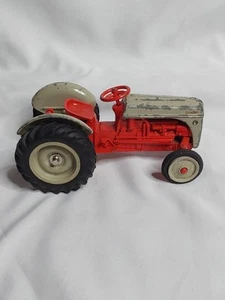 Ford ERTL 8N die-cast tractor model 1/16 scale metal farm toy vintage 1980s - Picture 1 of 5