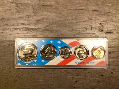 1987 Uncirculated Birth Year Coin Set with 5 Coins in Case 010224 83a - Image 1 of 4