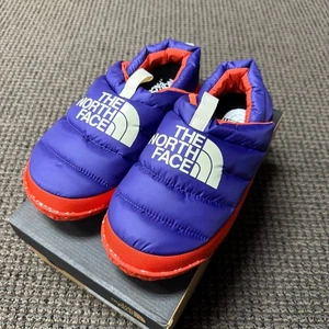 THE NORTH FACE WOMEN'S 9 NUPTSE MULE 75% GOOSE DOWN PEAK PURPLE/FLARE - Picture 1 of 5