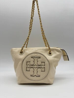 Bolso de Mano Pequeño TORY BURCH Ella Logo Arrugado Charol Cadena - Avena/Crema (Usado) Foto 1 de 4