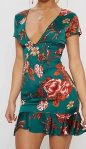 Vestido ceñido al cuerpo Pretty Little Thing verde esmeralda entrecruzado con volantes dobladillo 6 NUEVO - Imagen 1 de 21