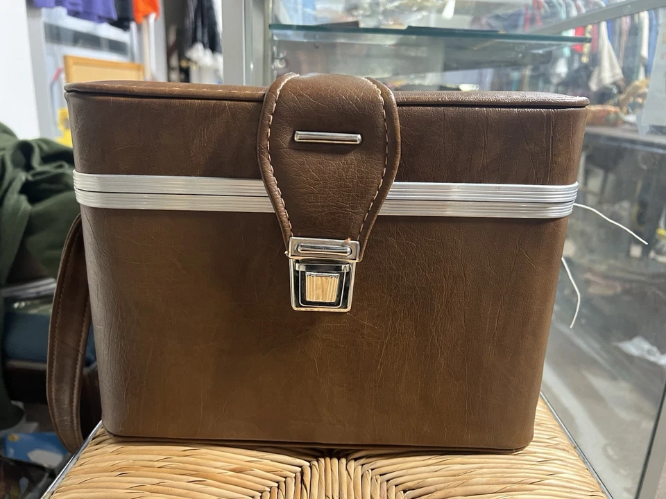 Estuche de cuero vintage para cámara bolso marrón con correa para el hombro MCM 60s Foto 1 de 4