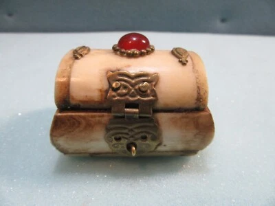 Vintage Old Collectible small Camel Bone Handcrafted Jewellery Box - Image 1 of 4