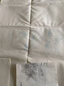 Vintage 1979 Cameo Irises flowers Tablecloth #927 Paint or Embroider 60 x 80 - Picture 1 of 10
