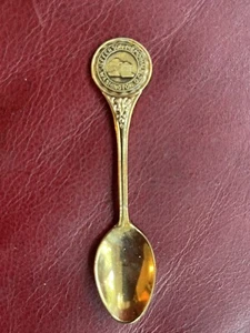 Vintage Souvenir Spoon US Collectible Jefferson Memorial Washington DC Gold Tone - Picture 1 of 2