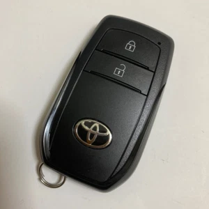 Genuine Toyota Yaris Cross MXPB10 2-Button Smart Key 231451-2550 OEM Used - Imagen 1 de 2
