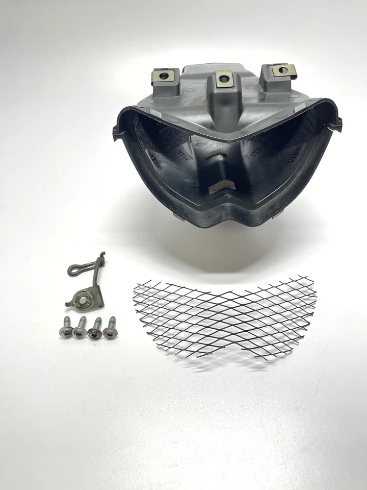 Центральный воздуховод 2004-2005 Kawasaki Ninja ZX10R OEM - Изображение 1 из 4