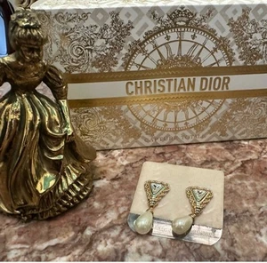 Dior 14kt Post Gold and faux Pearl Earrings Retail $989 -W/Dior dusty Bag -EUC - Picture 1 of 5