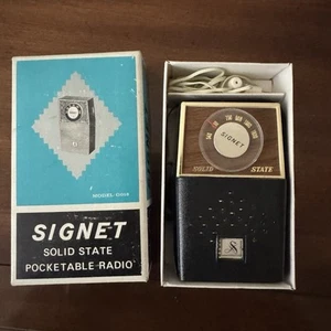 VINTAGE SIGNET POCKET TRANSISTOR RADIO G018 (LATE 60's) with HEAD PHONES - Picture 1 of 14