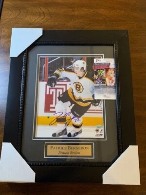 Foto autografiada enmarcada de Bruins Patrice Bergeron 8x10 JSA auténtica Foto 1 de 2