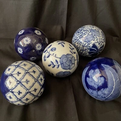 Синие и белые фарфоровые ковровые шары Набор из 5 штук - Изображение 1 из 4