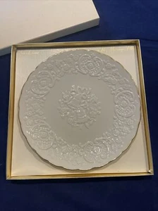 Plato de boda vintage Lenox China matrimonio crema oro blanco borde 12,5 pulgadas nuevo en caja - Imagen 1 de 10