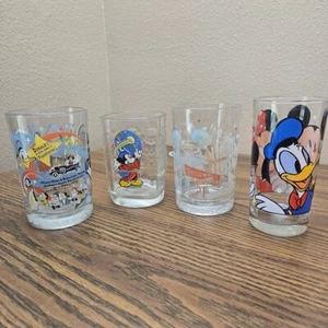 Juego de 4 vasos de colección Disney McDonald's Hollywood Studios Parade - Imagen 1 de 12