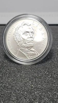 2009 Lincoln Silver Dollar Uncirculated w/ Box COA Commemorative  - Image 1 of 3