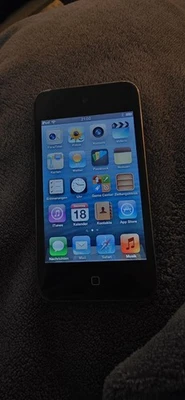 Apple iPod Touch 4. Generation 8GB Schwarz/Chrom A1367 - Bild 1 von 4