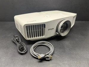 Epson PowerLite Pro G5650w HDMI Projector, 4500 Lumens 1280x800, 1373 Lamp Hours - Afbeelding 1 van 9