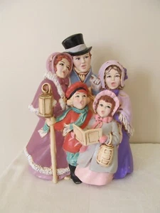 Estatuilla de cerámica provincial de colección de villancicos de molde familia estilo victoriano - Imagen 1 de 5