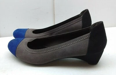 Dana Buchman Blue Tan Black Faux Suede Slip On Wedge Heel Pump Women Shoes 9M 40 - Imagem 1 de 4