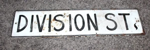 VINTAGE ANTIQUE "DIVISION ST." SIGN 24" X 6" DIVISION STREET - Bild 1 von 7