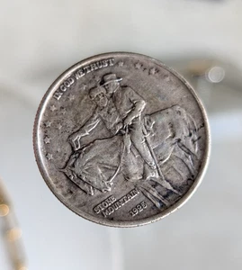 1925 United States Stone Mountain Commemorative Silver Half Dollar - Picture 1 of 11