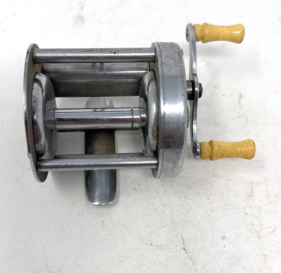 SOUTH BEND NO.30 MODEL C Vintage fishing reel - Image 1 of 3