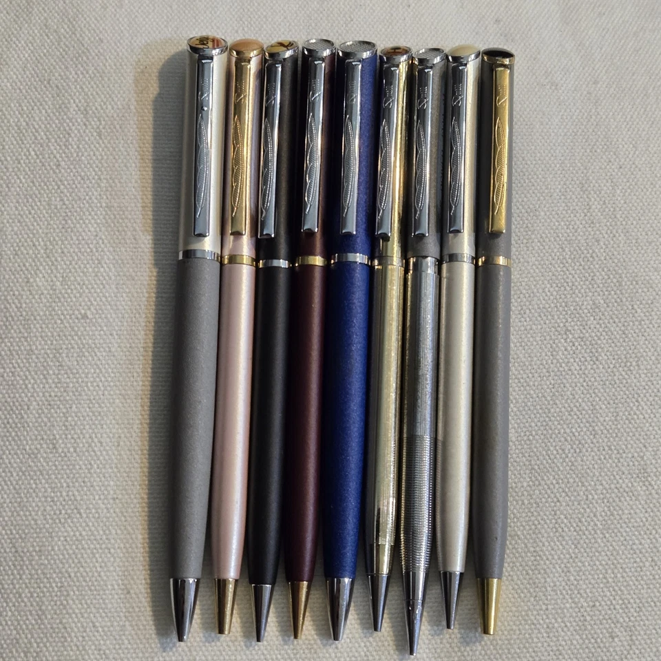 Lote de 9 canetas esferográficas e lápis mecânicos de pena torção - Imagem 1 de 4