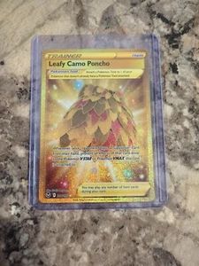 Poncho mimetico a foglia Pokémon TCG nuovo con etichette tempesta argento 214/195 Holo Secret raro - Foto 1 di 2