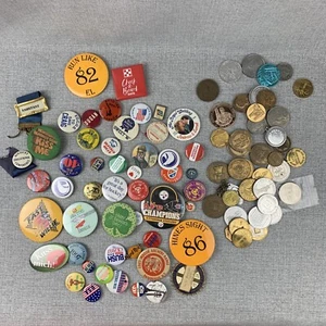 Lote mixto de alfileres y fichas antiguos y vintage de cajón de chatarra - 40 fichas y 50 alfileres - Imagen 1 de 10