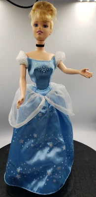 Непроверенная винтажная кукла Disney Store Cinderella Princess Twinkle Lights 2004 - Изображение 1 из 4