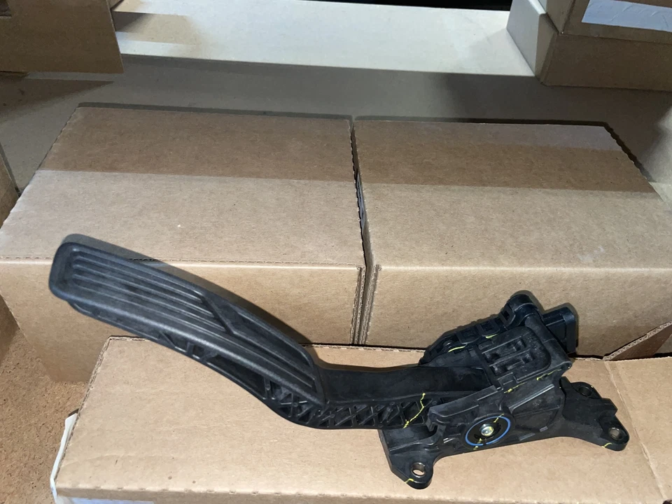 Sensor de posición de viaje del pedal acelerador Chevrolet GM OEM 10-15 22741799 Foto 1 de 4