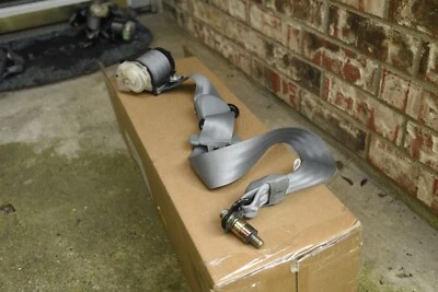 Honda Odyssey 1997 - cinturón de seguridad - segunda fila (media) izquierda (lado del conductor) Foto 1 de 2