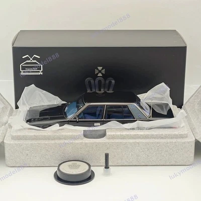 1/18 Toyota Crown MS122 Seventh Generation Black / Blue Interior Diecast Model - Image 1 of 4