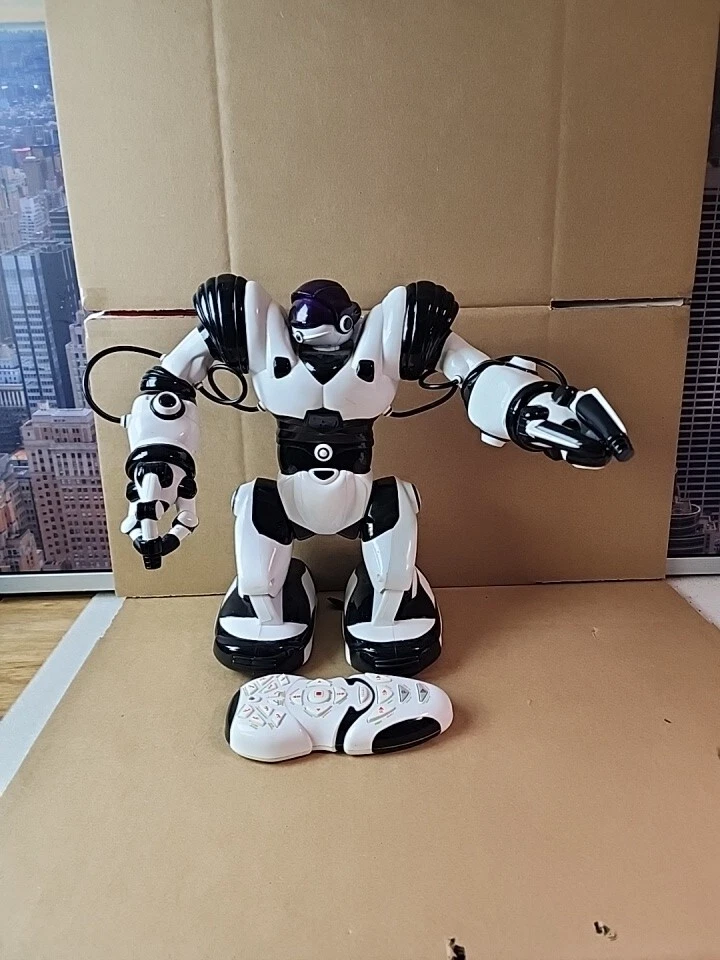 WowWee 14" Robosapien Humanoid Toy Robot 2004 + Remote TESTED WORKS. - Image 1 of 4