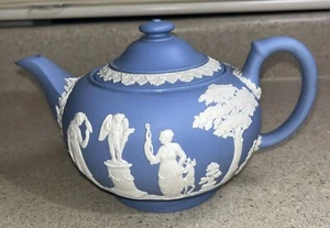 G664~ Wedgwood England Creme Relief auf Lavendel Jasperware Teekanne Vintage - Bild 1 von 7