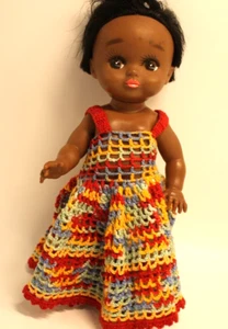 schwarze Babypuppe 11 Zoll Kunststoff Japan African American mit hausgemachtem Kleid/Höschen - Bild 1 von 8