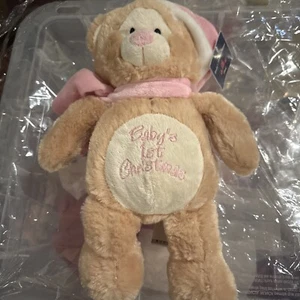 Cuddle Barn Baby’s 1st Christmas Bronceado Bear con Bufanda Rosa y Sombrero - Imagen 1 de 5