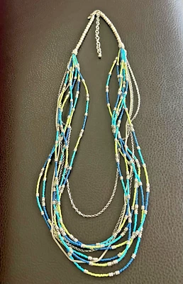 Collar largo con cortinas múltiples cadenas y cuentas Chico's en colores azul/verde/plateado Foto 1 de 4