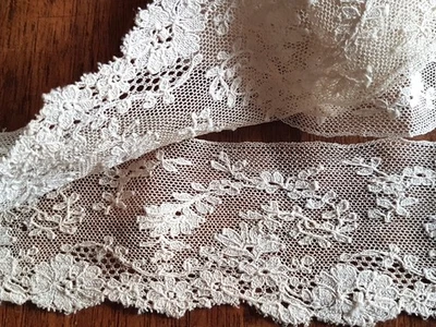 DENTELLE -XIXe - 110 cm x 5,50 cm - Photo 1/3